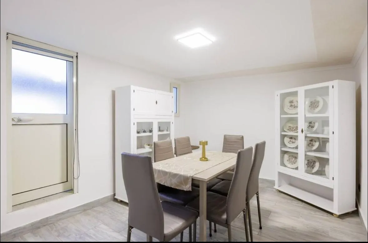 Nonnatitta A Chiaia Apartment Naples Italy